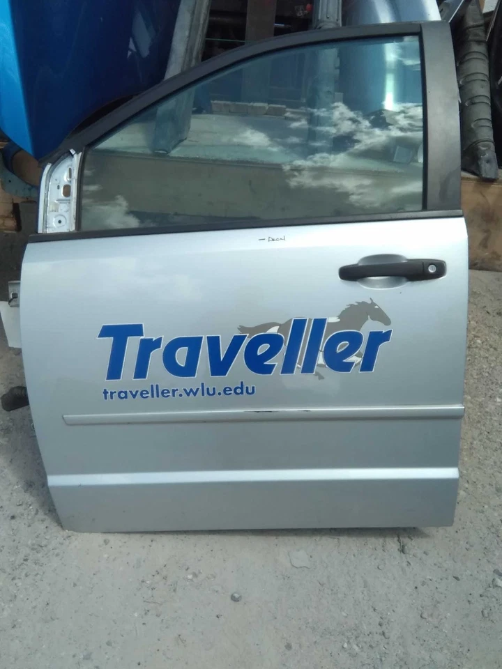 Used Front Left Door Assembly Front fits: 2008 Chrysler Town & country electric - Imagem 2 de 4