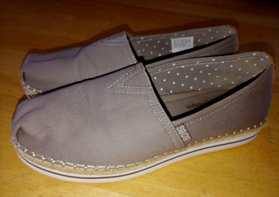 BOB'S/SKECHERS MEMORY FOAM BROWN CANVAS SLIP-ON SHOES-9-BARELY WORN-NICE