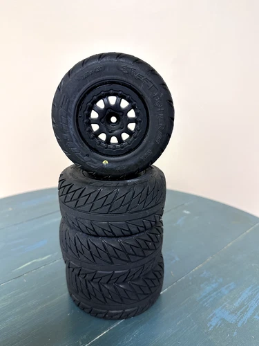 Traxxas rc car Rustler 4x4 vxl road tires street fighter tires