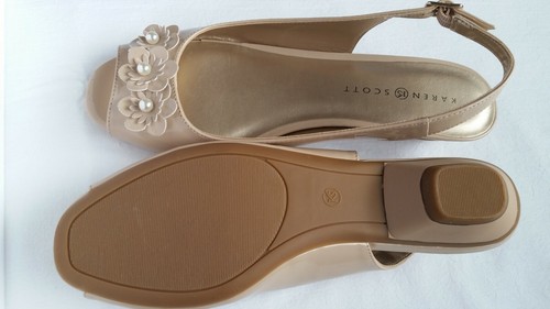 Karen Scott Beige Open Toe Sandals Size 9.5 Flowers in Front - Picture 4 of 5
