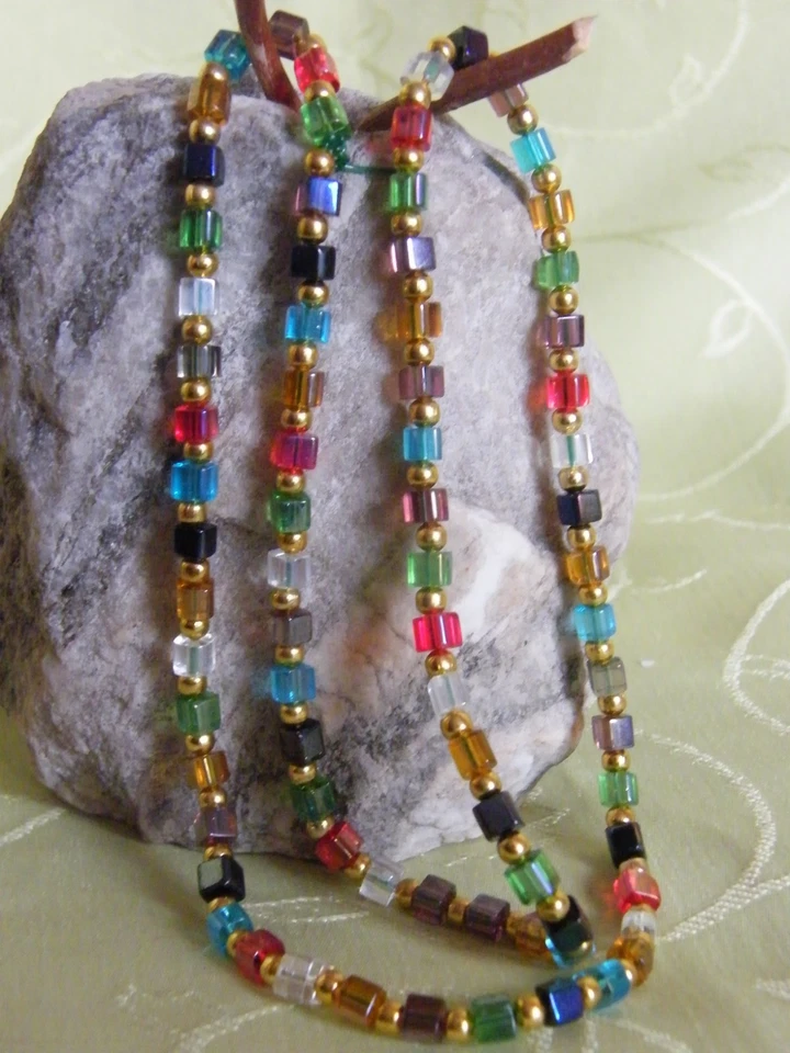 Kette Collier, Perlenkette mit  Glas - Würfeln und Perlen bunt Super Schön.