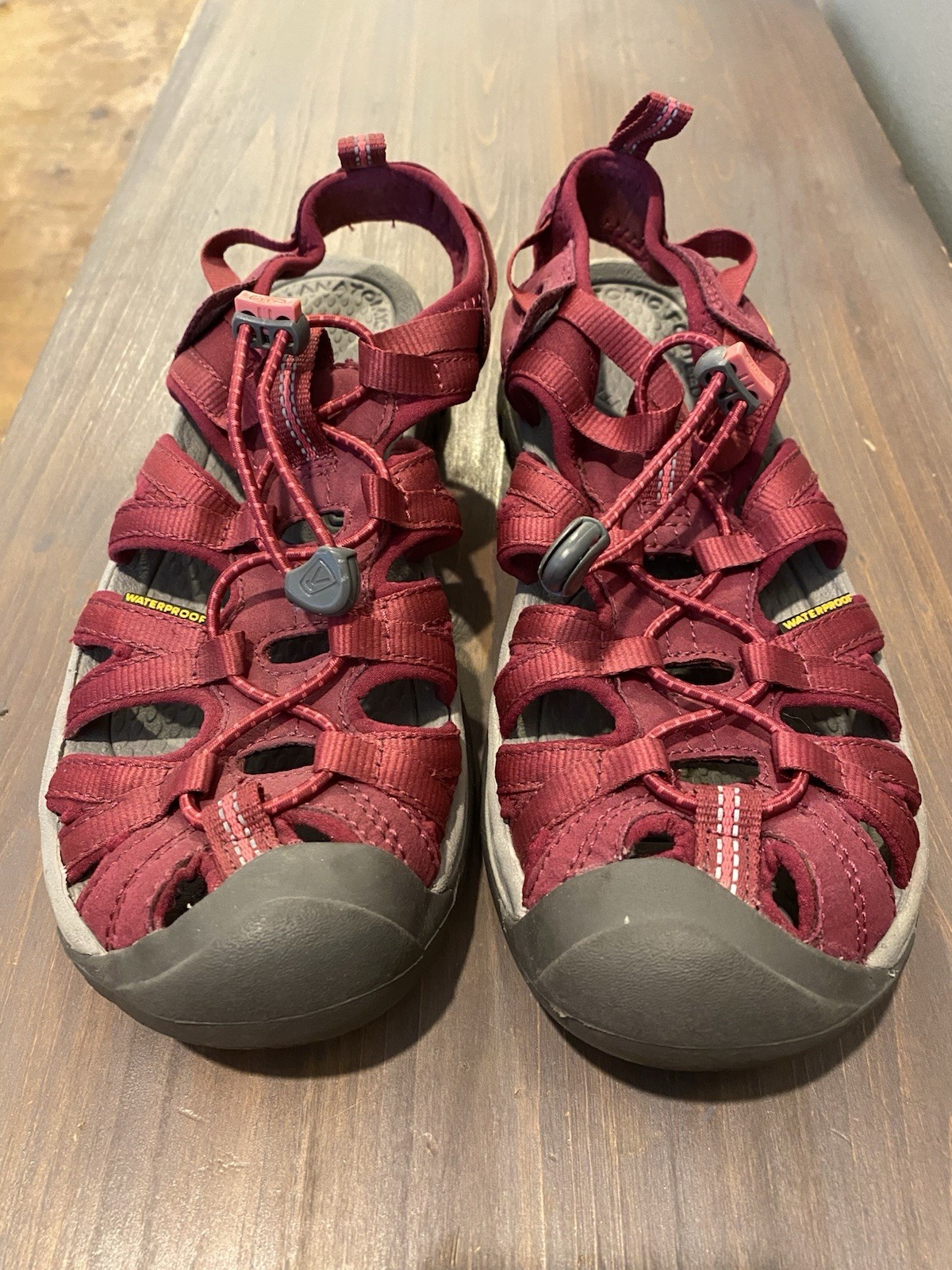 Sandali Keen donna 9 5 US Whisper Beet rosso escursionismo outdoor impermeabili