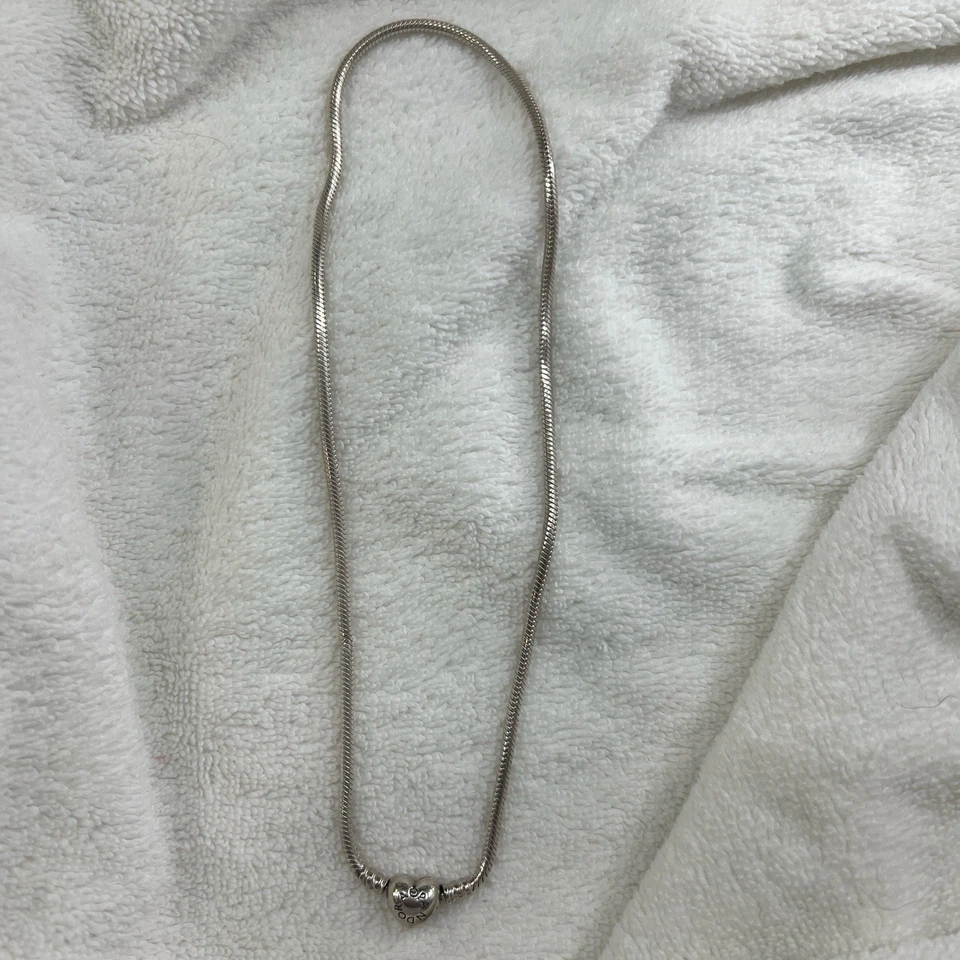 Pandora Momentos Corazón Cierre Serpiente Cadena Collar Plata de Ley Foto 2 de 3