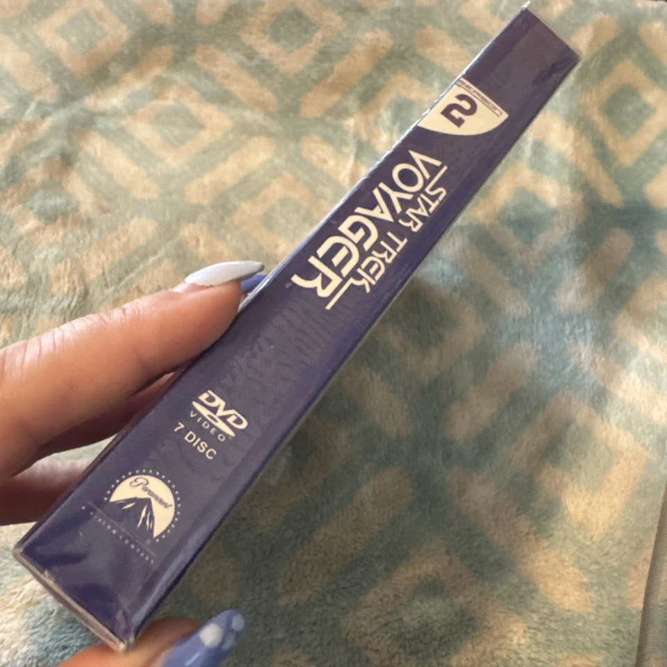 Star Trek: Voyager - Complete Second Season (DVD, 2004, 7-Disc Set) NEW SEALED!! - Image 2 of 4