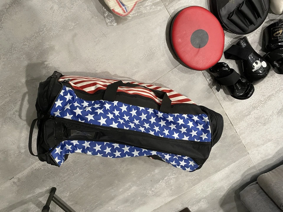 Body Guard., Boxing Gloves, Mma Gloves,, Punching Pads, Sports Bag - Image 2 of 4