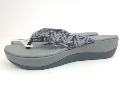 clarks cloud flip flops