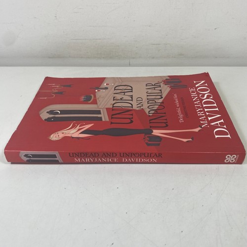 Undead And Unpopular Undead #5 by MaryJanice Davidson Large Paperback 2006 - Picture 3 of 8