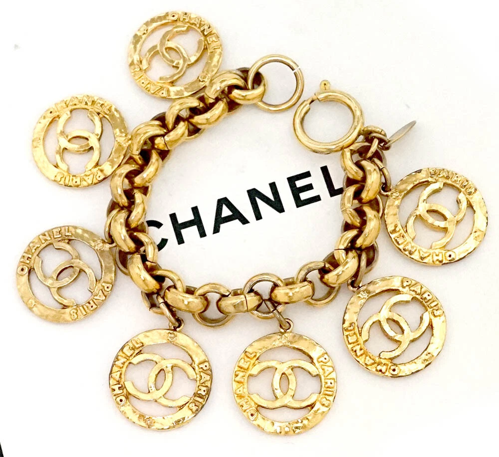 CHANEL Paris CC Logos Round Coin Charm Bracelet 7 Gold Tone Auth w/Box  h1096