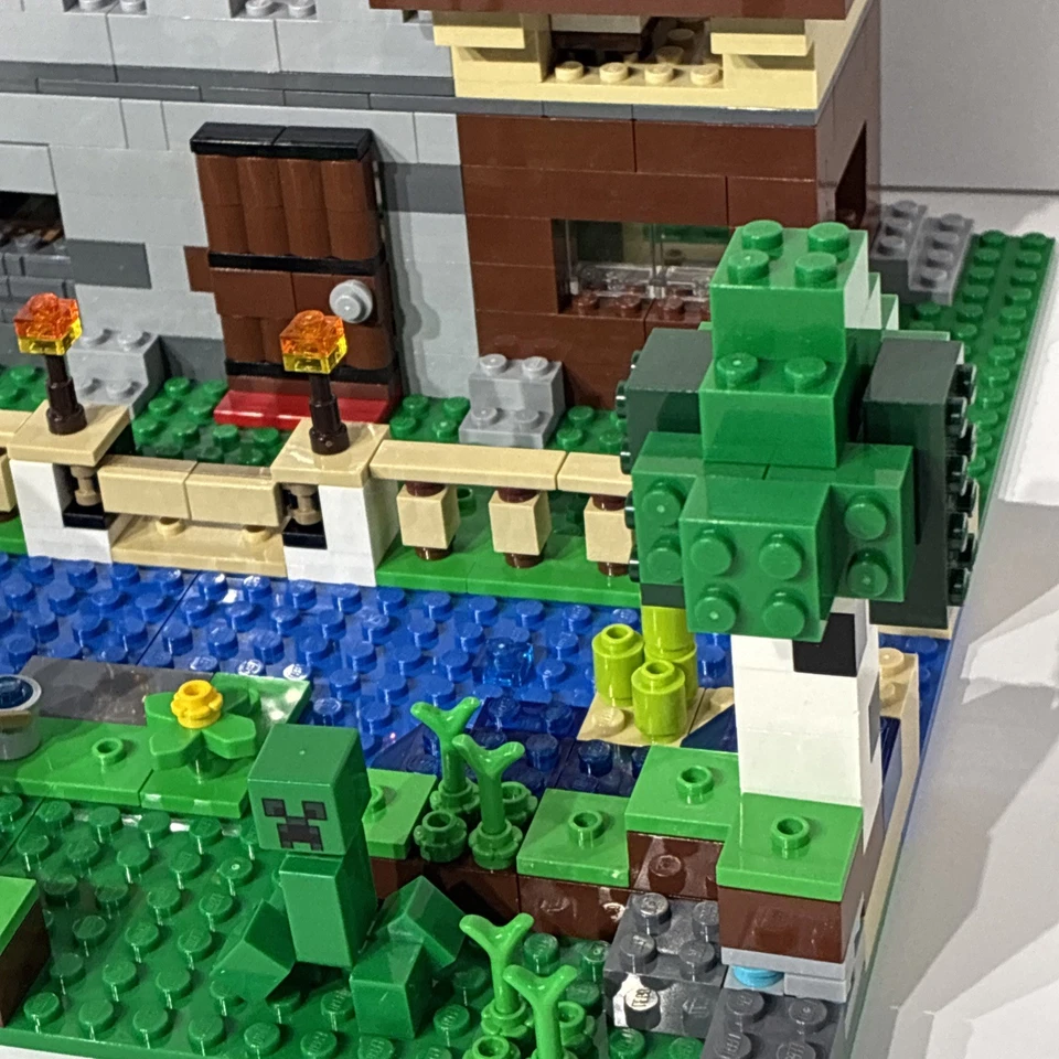 LEGO Minecraft: The Crafting Box 3.0 (21161) Complete W/ Minifigures - Image 2 of 4