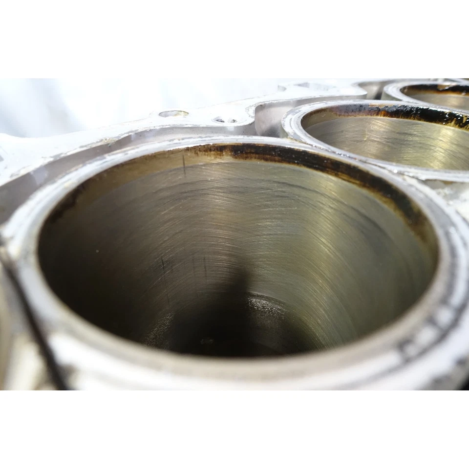 Bloque de cilindros de motor desnudo BMW N54 N54B30 08-13 dañado 3,0 L 6 cilindros pared abierta OEM Foto 4 de 4