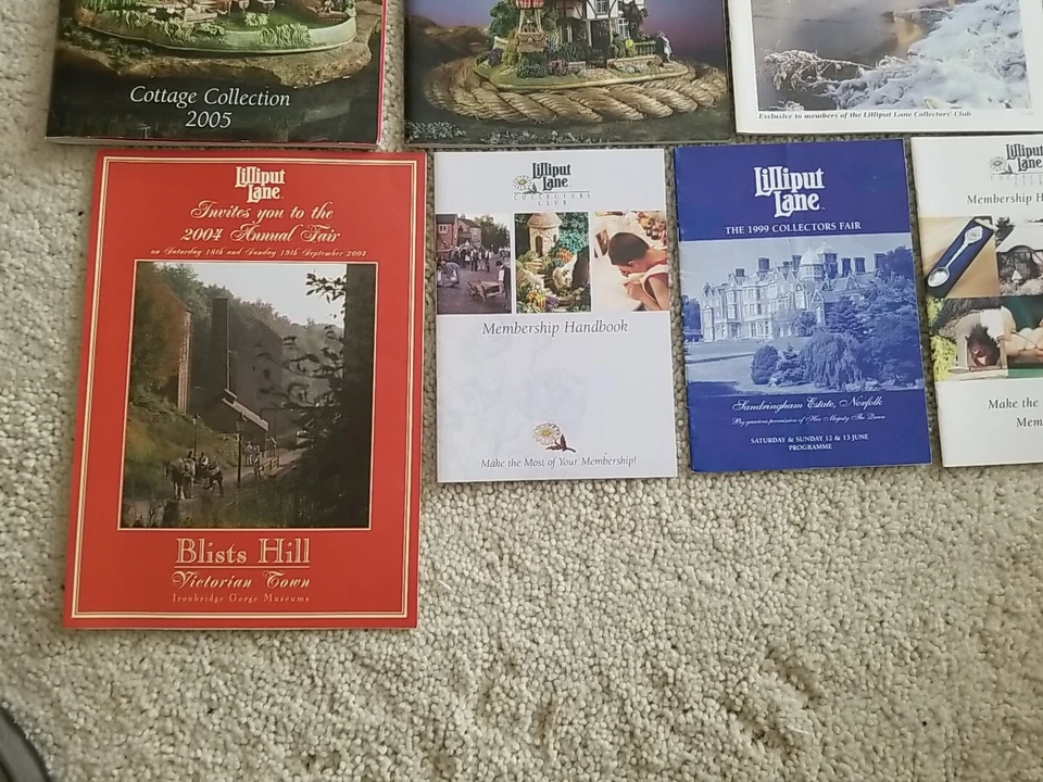 Lot Of 13 Lilliput Lane Gulliver's World Collectors Magazines & Catalogs - Image 4 of 4