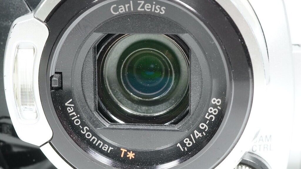 Sony HDR-SR11 HD Camera Handycam 10.2 Mega Pixels HYBRID Sony HDR-SR11 HD Camera Handycam 10.2 Mega Pixels HYBRID