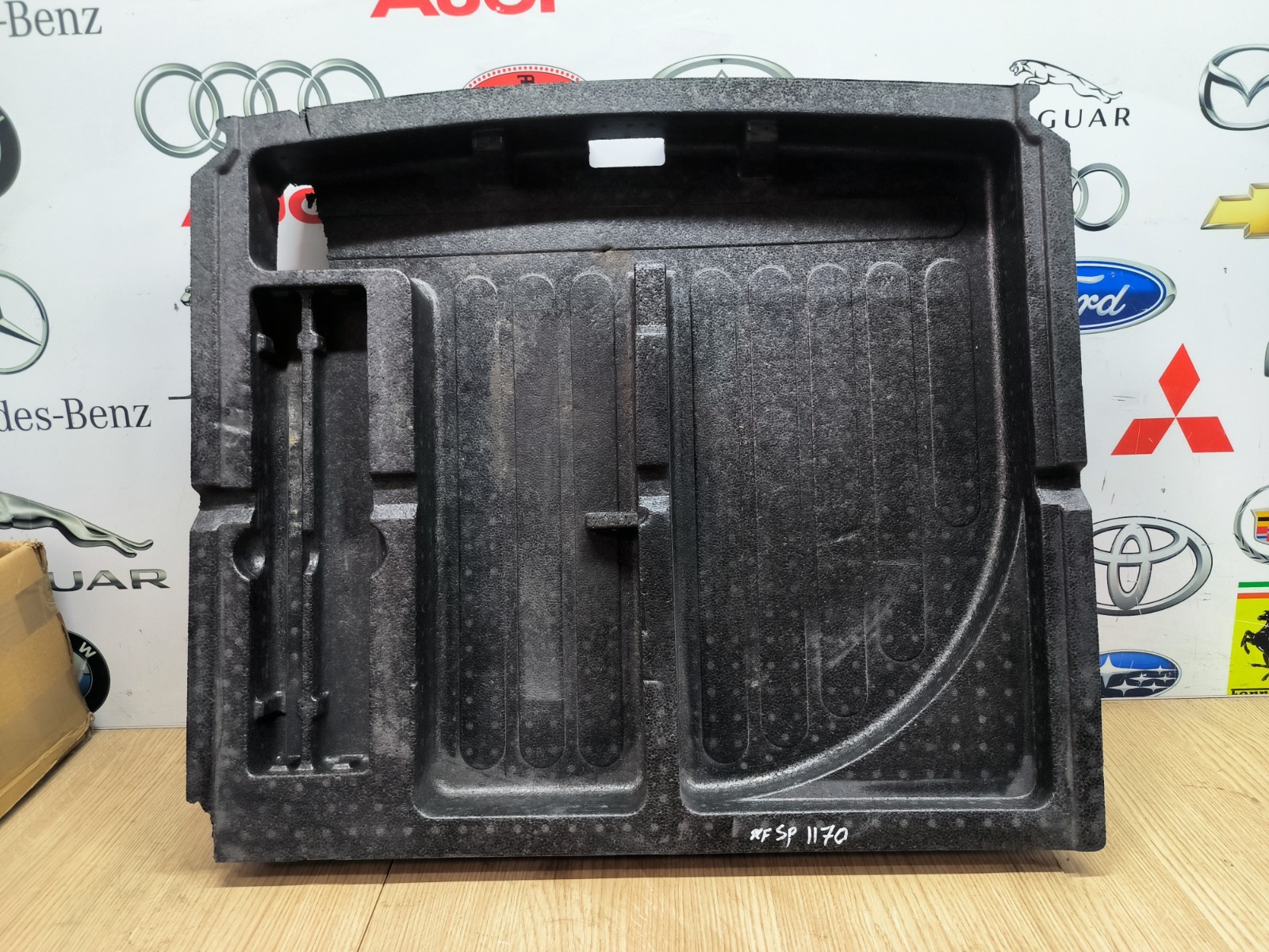 JAGUAR XF X250 ESTATE SPORTBRAKE REAR BOOT TAILGATE TOOL KIT FOAM CARRIER HOLDER