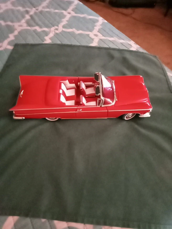 Coche diecast Road Signature 1959 Buick Electra 225 convertible rojo 1/18 Foto 4 de 4