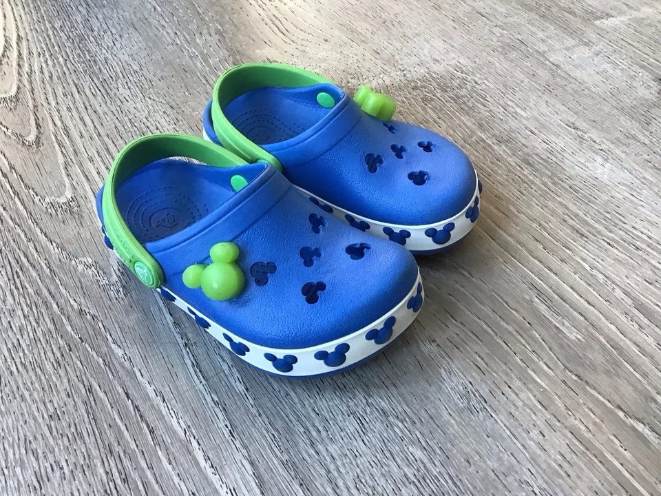 Zuecos Crocs azules sin cordones para niños pequeños talla 8 C8 azules Mickey Mouse 12298 Foto 2 de 4