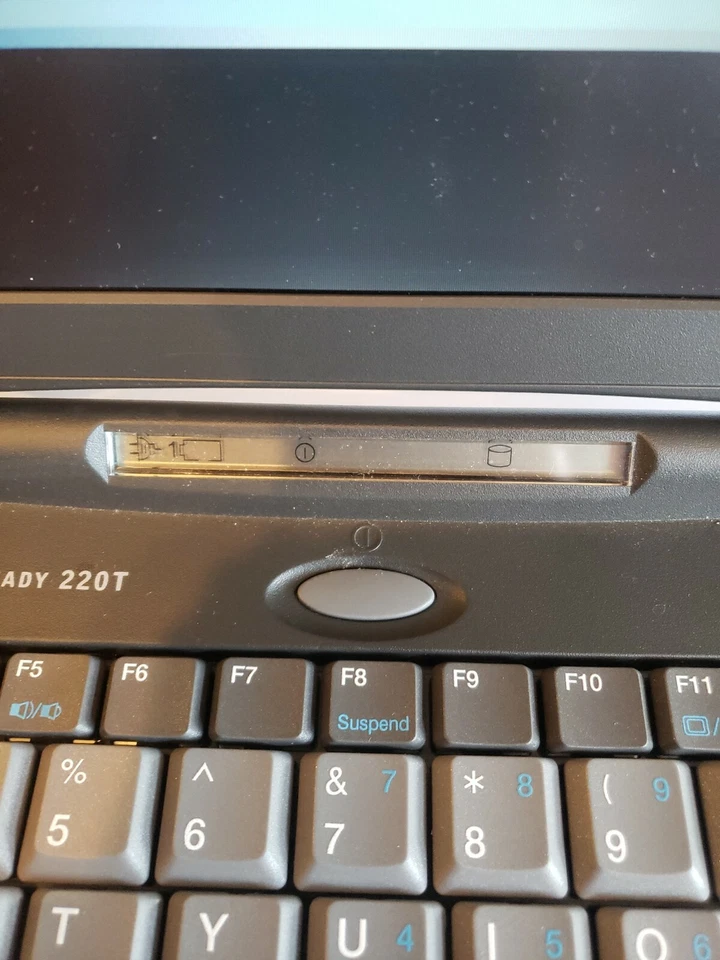 Vntg NEC Ready 220T Laptop. Used. Works, battery does not hold charge - Image 2 of 4