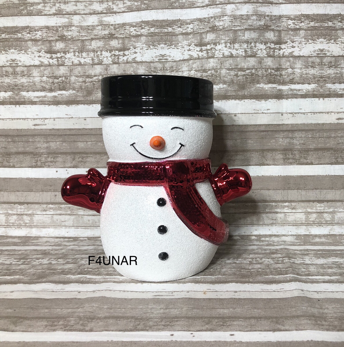 Bath & Body Works 2020 Royal Polar Bear Pedestal 3 Wick Glittery Candle