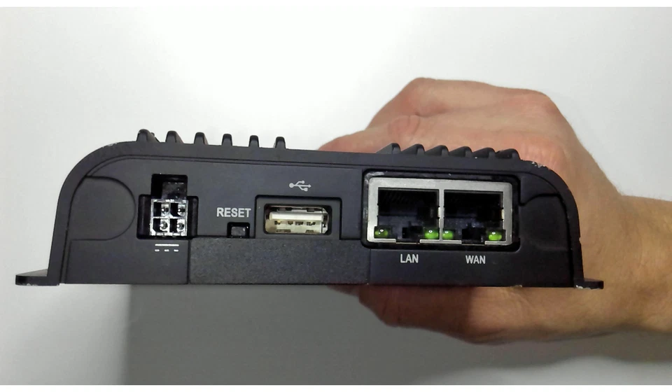 Router con antenas Cradlepoint S5A907A IBR650c-150M-D Foto 3 de 4