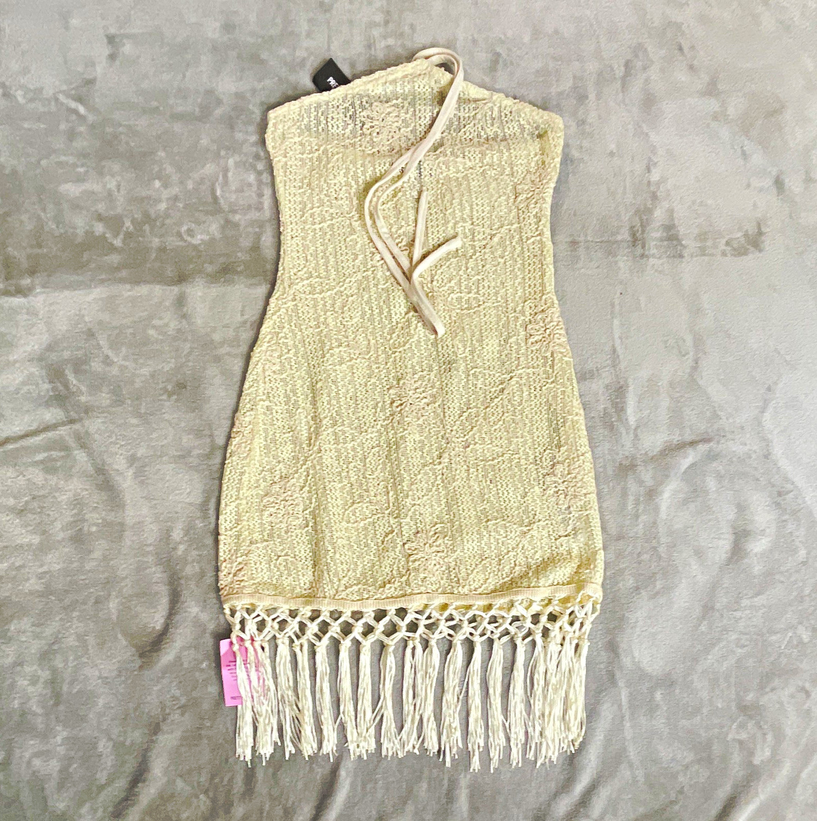Mini Vestido PRETTYLITTLETHING Crema Floral Crochet Halter Flecos Talla 4