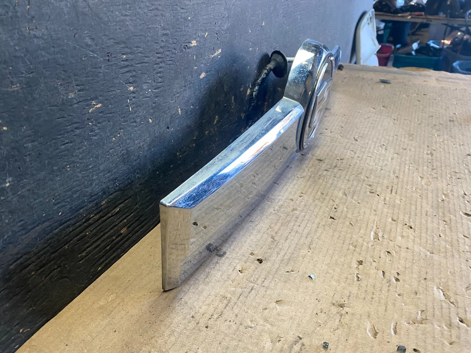 Cadillac Escalade 2007 a 2014 puerta levadiza trasera moldura sin cámara S3331 DG Foto 3 de 4