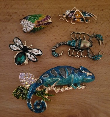 Huge Cameleon Small Bee Cricket Scorpion Cicada Insect Bug Brooch Pin Lot E558