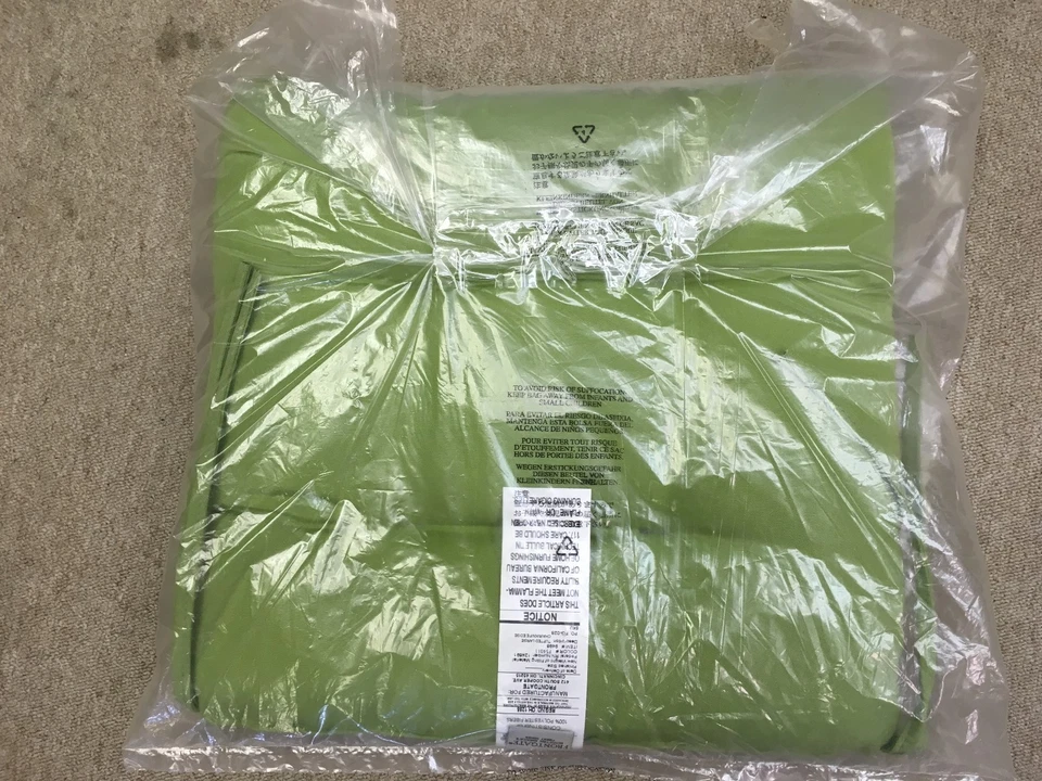 Frontgate LARGE Deluxe Large Dining Chair Outdoor Cushion 17x16 tufted Green NEW - Image 2 of 2