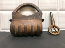 AN OLD VINTAGE SOLID IRON RARE SHAPE SCREW TYPE PADLOCK WITH KEY .