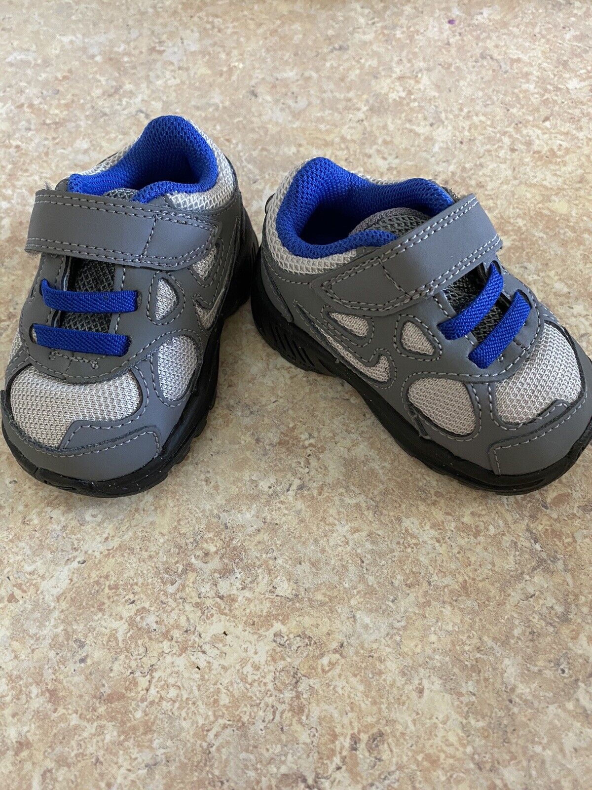 Nike Little Bombing free shipping New York Mall Boys Tennis Shoes Size 2.5c