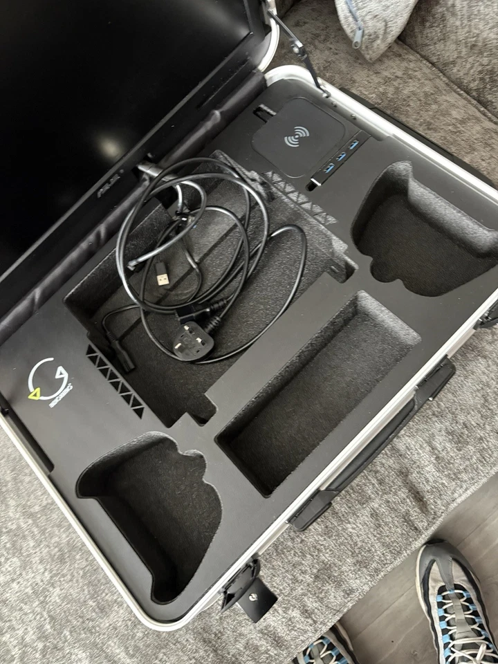 Poga Pro Gaming Case Monitor With Case White Xbox Series S (NO CONSOLE) - Image 2 of 4