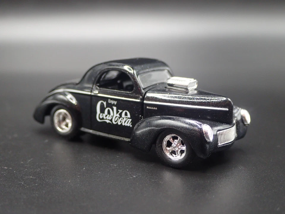 1941 41 Willys Coupé Gasser Coca-Cola Coca Cola Nhra 1:64 Scala Modellino Auto - Immagine 4 di 4
