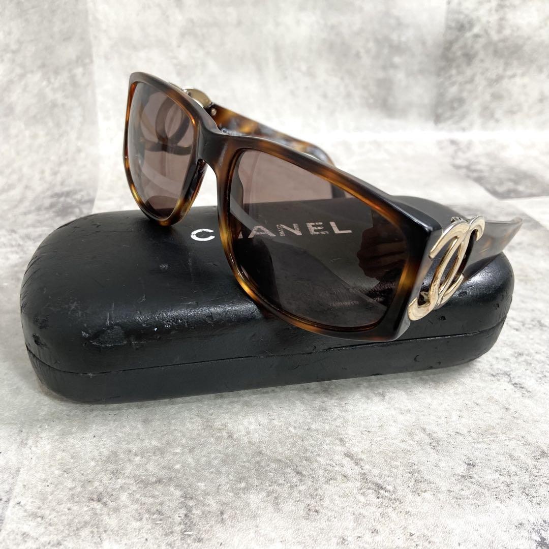 CHANEL Tortoiseshell Acetate Sunglasses with Protective Case