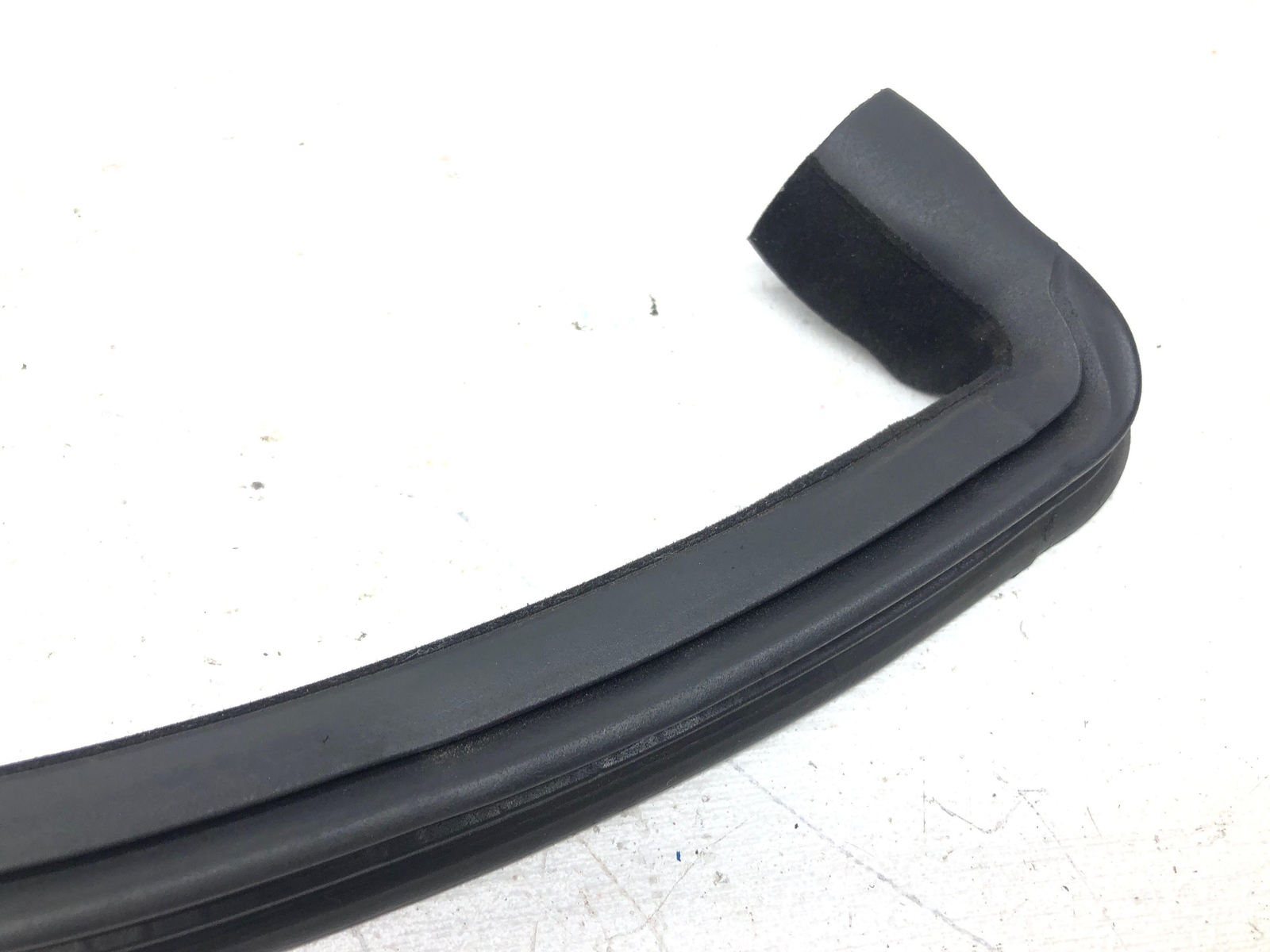 2010-2020 ASTON MARTIN RAPIDE RIGHT REAR DOOR WEATHER STRIP OEM