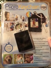 Innovage Digital Photo Keychain Displays 60 Color Photos Rechargeable 8MB NEW