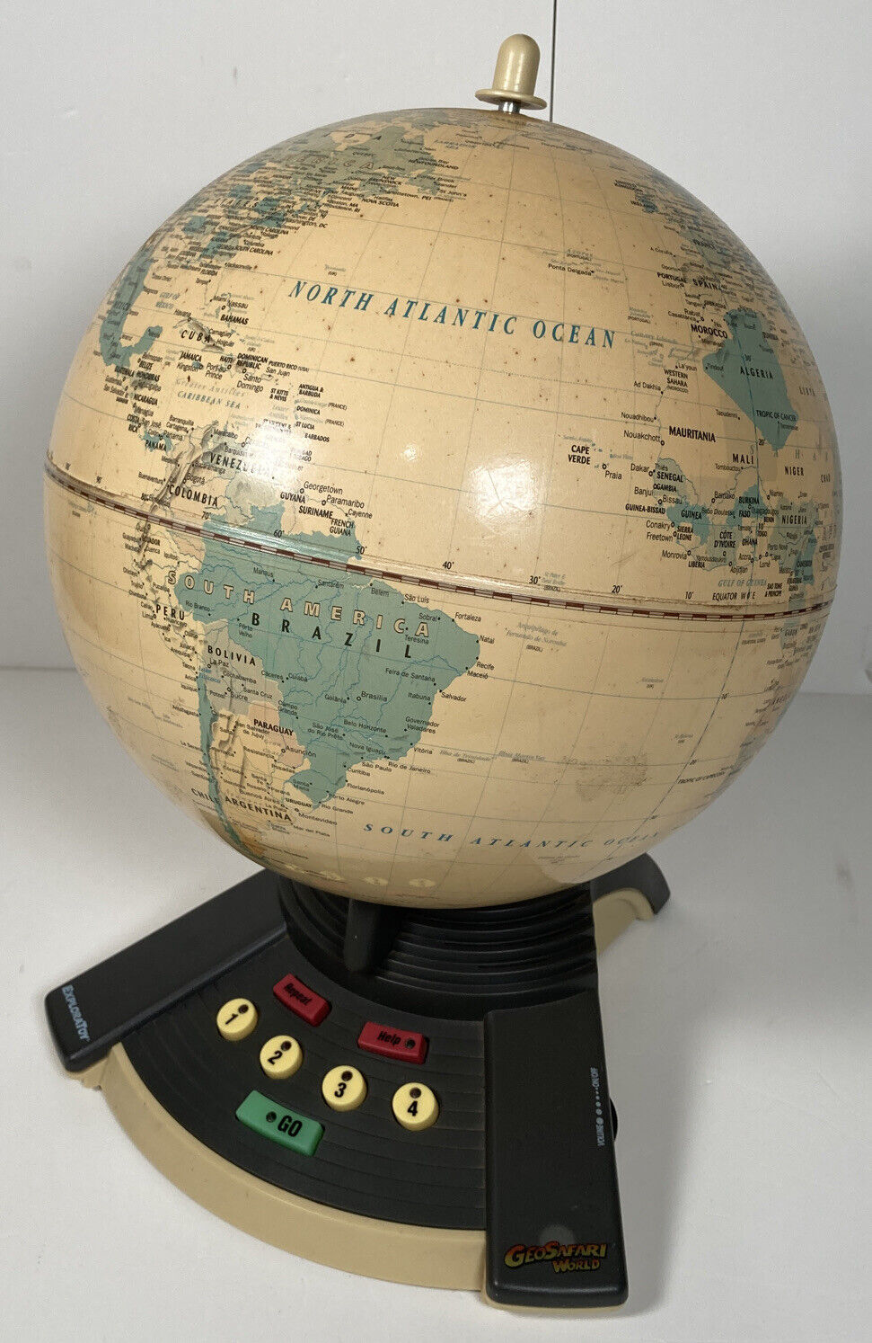 Geosafari World Exploratoy Model 6498 Electronic Talking Globe Geography Game