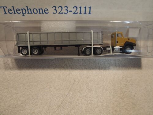 CATERPILLAR 1:87 CT660 10-WHEEL TRACTOR WITH WORKING 40' DUMP TRAILER
