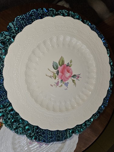 Spode dinner plate in the Billingsley Rose Pink pattern 