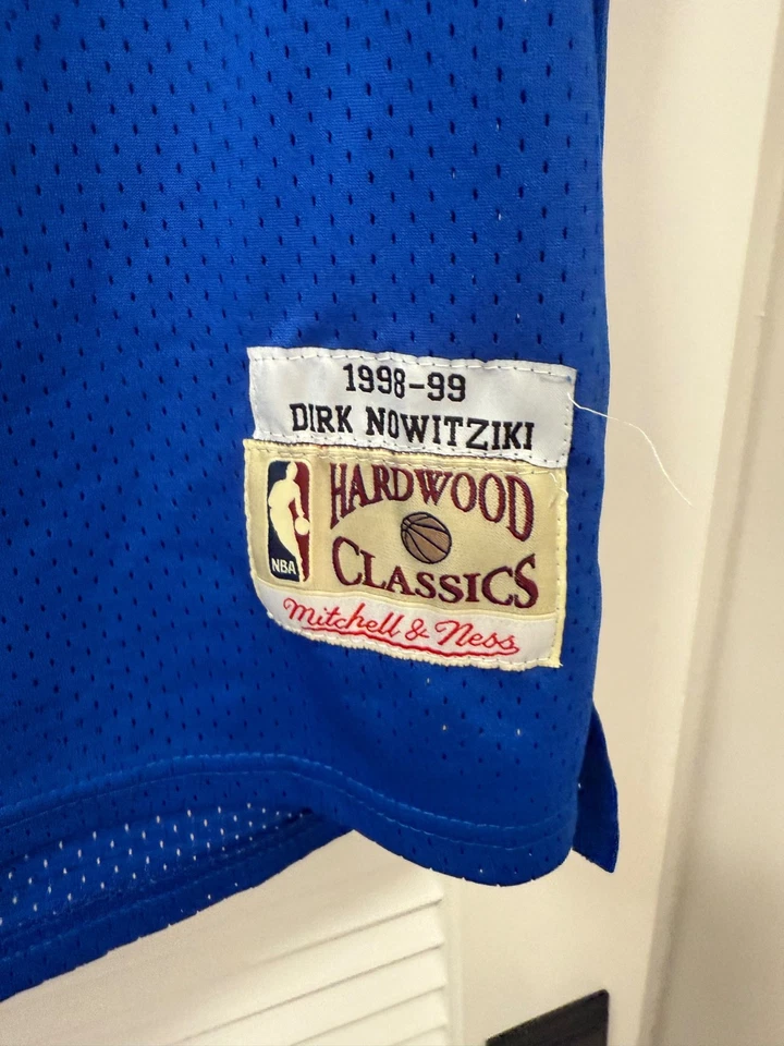 Authentic Mitchell & Ness NBA Dallas Mavericks Dirk Nowitzki  Jersey Sz M 40 - Image 2 of 4