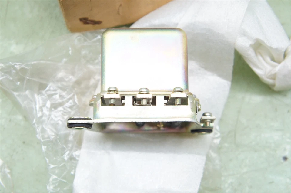 REGULADOR DE VOLTAJE YAMAHA NUEVO 148-81910-10 YDT YDT1 Foto 3 de 4