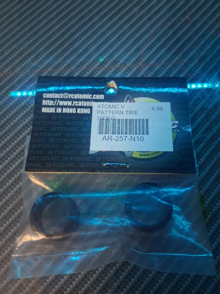 Atomic RC 050 V Pattern Tires Narrow #10 Degree Black Compound 2pcs For Mini-Z - Image 2 of 3