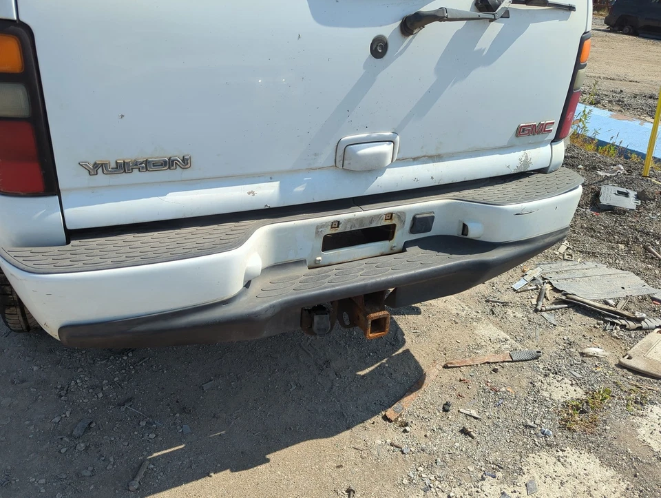 2001-2006 Gmc Yukon Rear Bumper Assembly Oem AWBR1 - Image 2 of 3