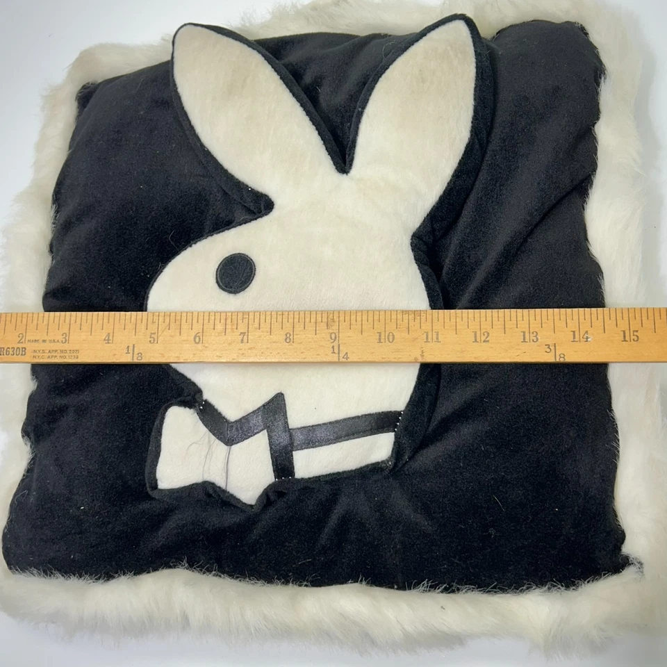 Cojín almohada de felpa difusa cuadrado negro blanco logotipo de Playboy Bunny de colección Foto 4 de 4