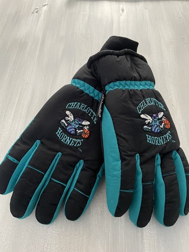 Charlotte Hornets NBA Ski Gloves with Thinsulate Size Medium Scotchgard 0924