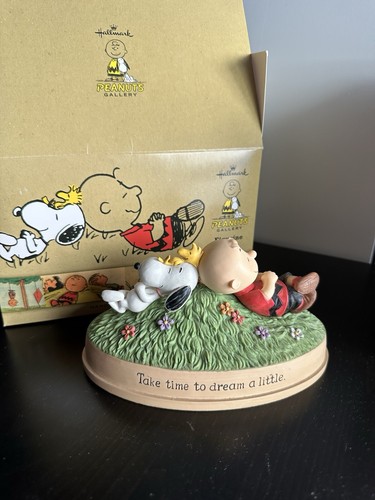 SNOOPY PEANUTS CHARLIE BROWN HALLMARK GALLERY FIGURE FIGURINE 2012