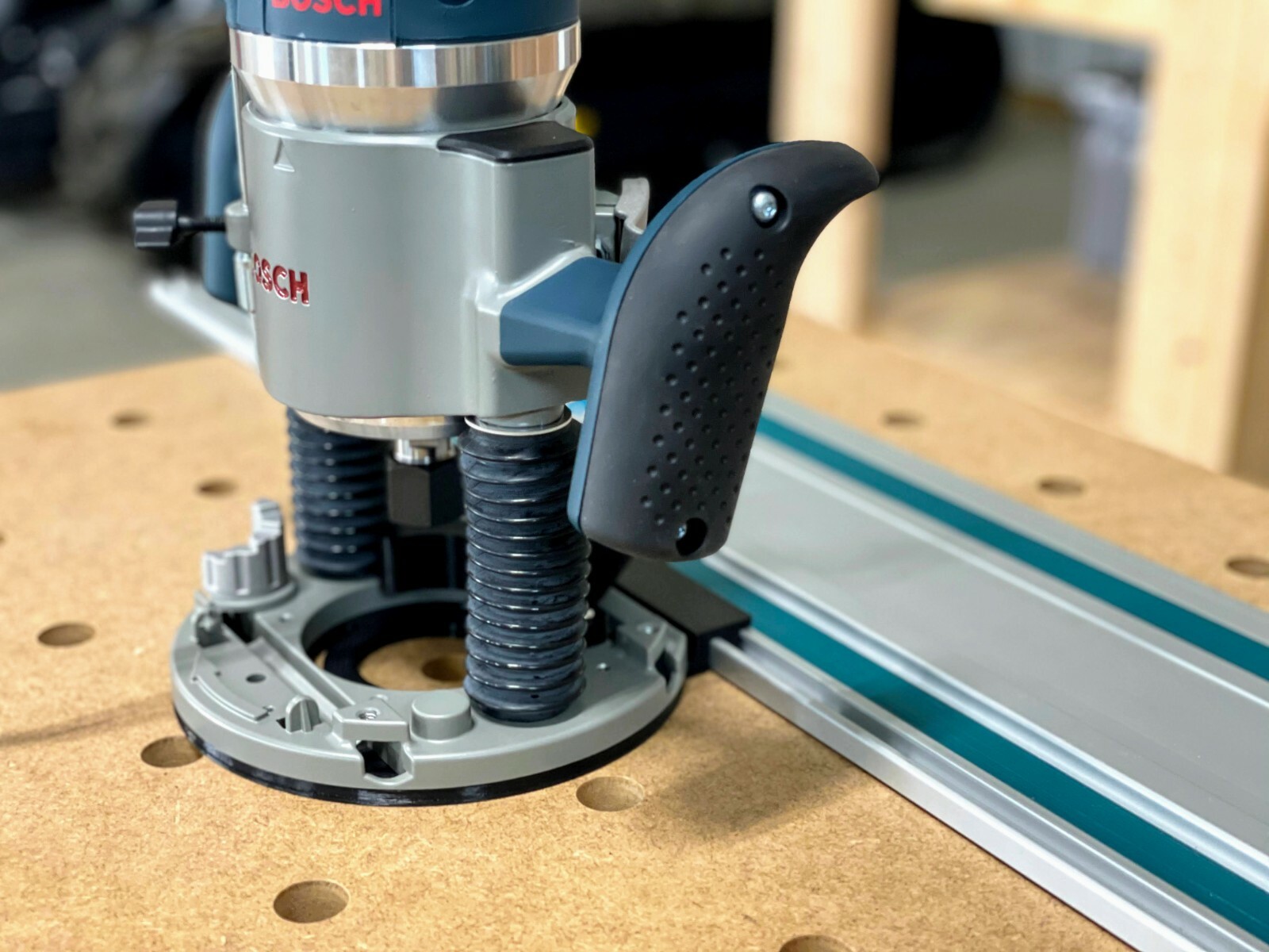 Bosch 1617 EVS Plunge Base Router 