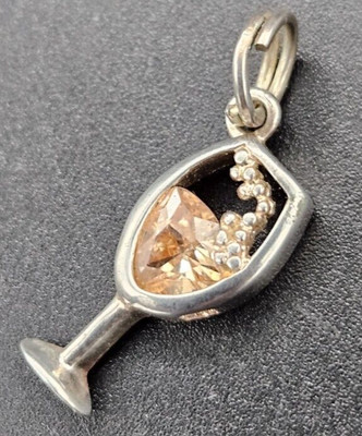 Dramatischer sprudelnder Charm Sterlingsilber Champagnerglas