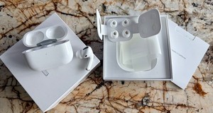 Apple Airpods Pro 1st Gen - READ: Box, Case, RIGHT AirPod, Tips - Very Good