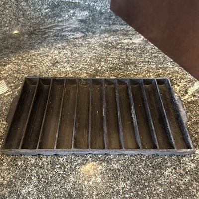 Vintage 11 Slot Unmarked Cast Iron Corn Pone Corn Bread Stick Pan 13x7 