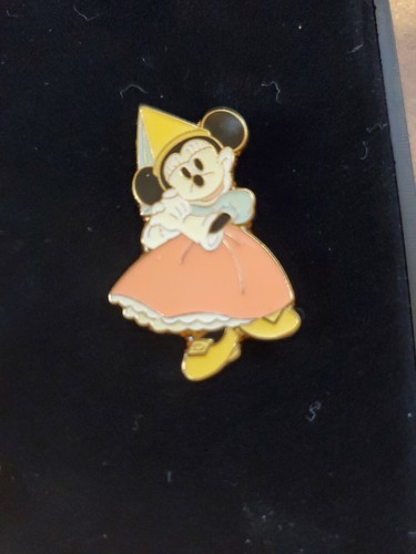 Walt Disney Animators Choice 6 Pin Set Mickey Minnie Pluto Goofy Donald Cruella - Picture 6 of 13