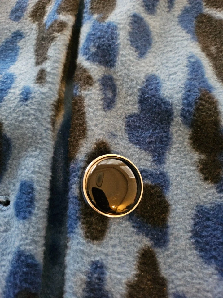 Chaqueta polar Bob Mackie azul negro estampado animal negra imitación cuero pequeña Foto 2 de 4