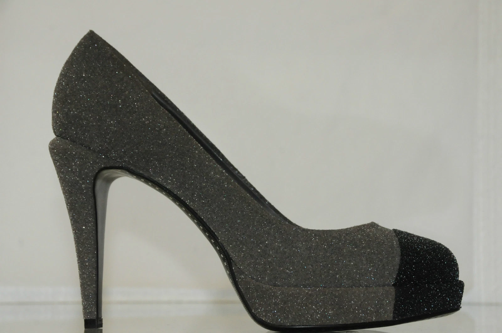 SCARPE DÉCOLLETÉ CHANEL GRIGIO GLITTER nero plateau CC logo NUOVE $895 40 SERA